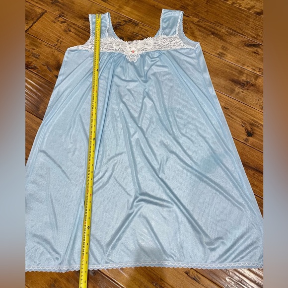 Vintage blue satin nightie - Picture 5 of 8